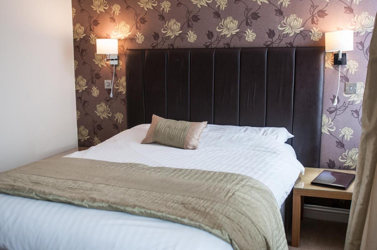 The Lion Hotel Blaenavon ภายนอก รูปภาพ