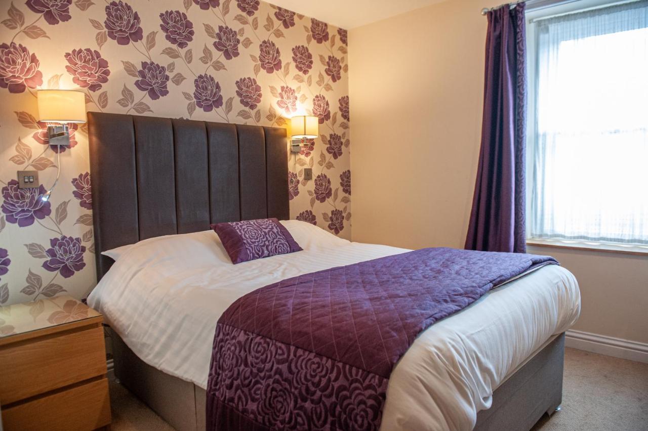 The Lion Hotel Blaenavon ภายนอก รูปภาพ