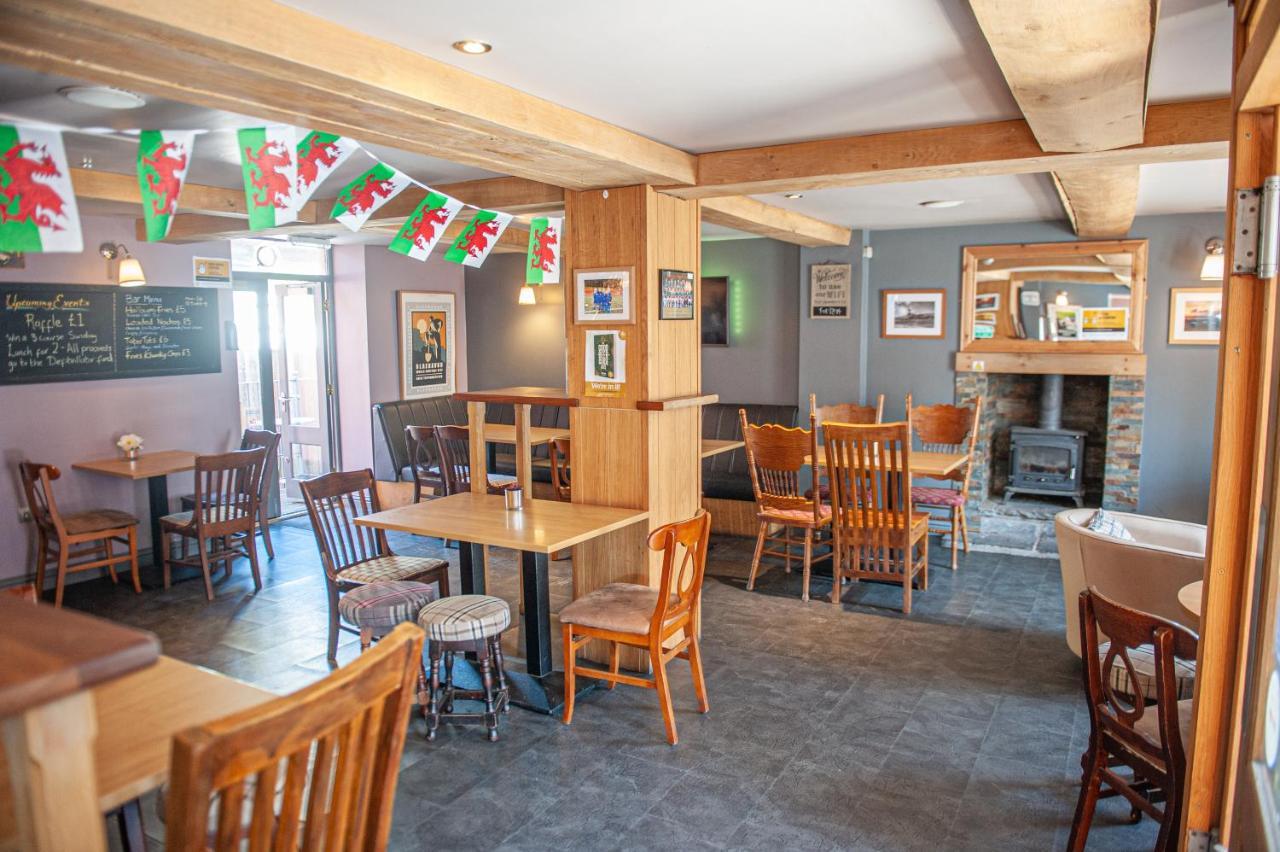 The Lion Hotel Blaenavon ภายนอก รูปภาพ