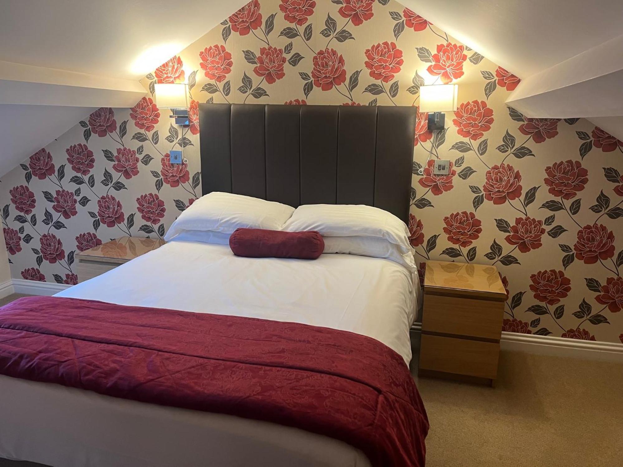 The Lion Hotel Blaenavon ภายนอก รูปภาพ