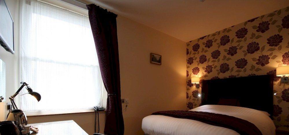 The Lion Hotel Blaenavon ภายนอก รูปภาพ