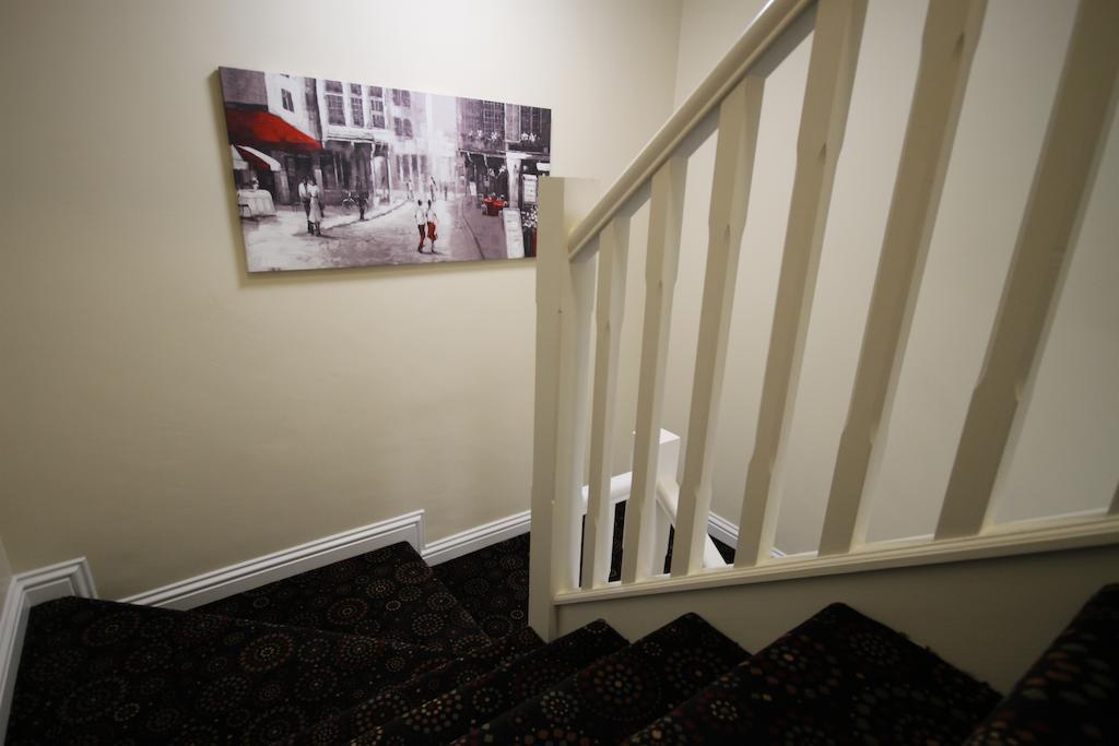 The Lion Hotel Blaenavon ภายนอก รูปภาพ