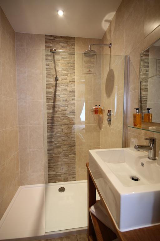 The Lion Hotel Blaenavon ภายนอก รูปภาพ